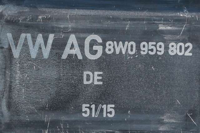 Ruteheis, kun motor, høyre foran til Audi A4 2015-2019 (Type V, Fase 1) (B9) (B9) (BOSCH|0 130 822 704|8W0 959 802|)