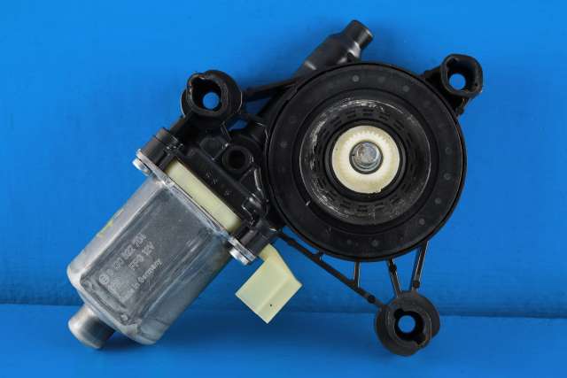 Ruteheis, kun motor, høyre foran til Audi A4 2015-2019 (Type V, Fase 1) (B9) (B9) (BOSCH|0 130 822 704|8W0 959 802|)
