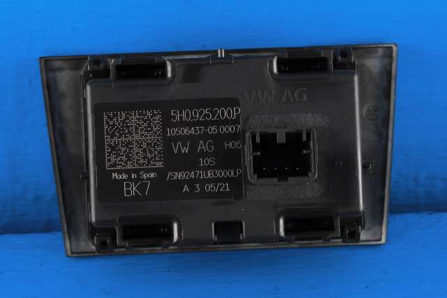 Bryter nødblink til VW Caddy 2020-->> (Type IV)  (VAG|5H0 925 200 P|)