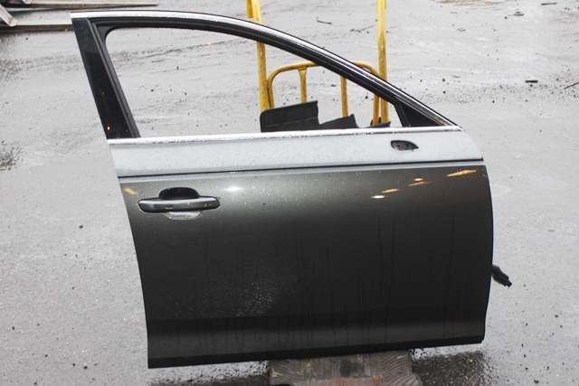 Dør høyre foran til Audi A4, 2015-2019 (Type V, Fase 1) (B9) (B9) 