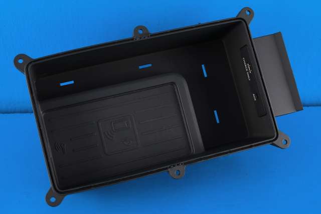 Dashbord trådløs mobillader til Audi A4, 2015-2019 (Type V, Fase 1) (B9) (B9) (VAG|8W0 864 981 B)