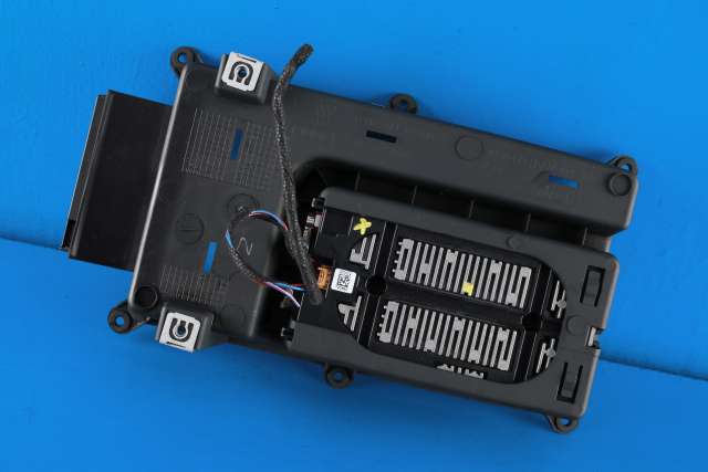Dashbord trådløs mobillader til Audi A4 2015-2019 (Type V, Fase 1) (B9) (B9) (VAG|8W0 864 981 B|)