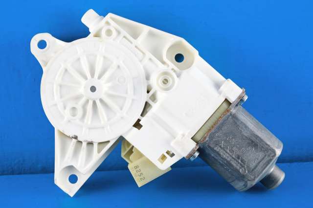 Ruteheis, kun motor, høyre bak til Mercedes C-Klasse 2007-2011 (Fase 1) (W204) (W204) (BOSCH|0 130 822 442|A 204 820 05 42|)