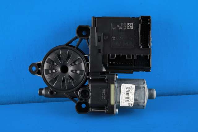 Ruteheis, kun motor, venstre foran til VW Passat 2011-2015 (B7) (B7) (VAG|3AA 959 701 A|3C0 959 793 C|)