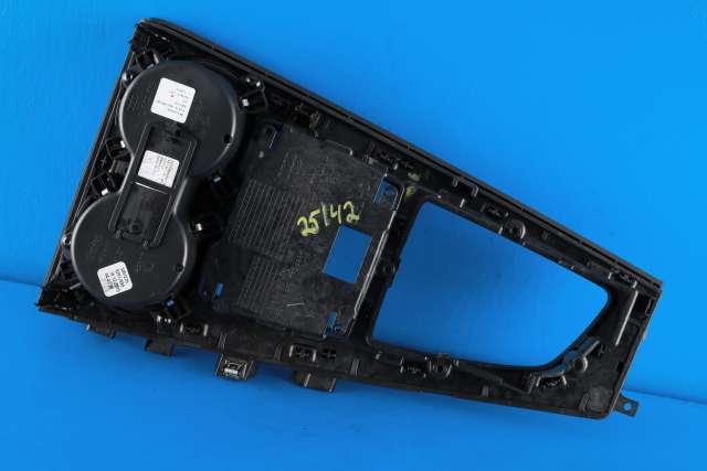 Dashbord koppholder til Audi A4 2015-2019 (Type V, Fase 1) (B9) (B9) (VAG|8W0 862 533|8W1 864 261 E|)