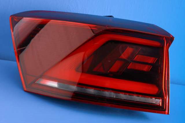 Baklykt venstre ytre til VW T-Roc, 2017-->> (VAG|2GA 945 207 B)