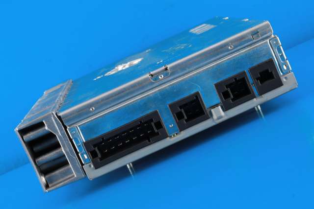 Bilstereo forsterker til Mercedes CLS 2004-2010 (C219) (C219) (MERCEDES|A 211 870 67 89|)