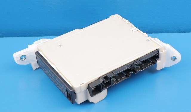 Sikringsboks til Toyota Prius 2016-2023 (Type IV) (combi) (combi) (TOYOTA|82730-47560-A|)