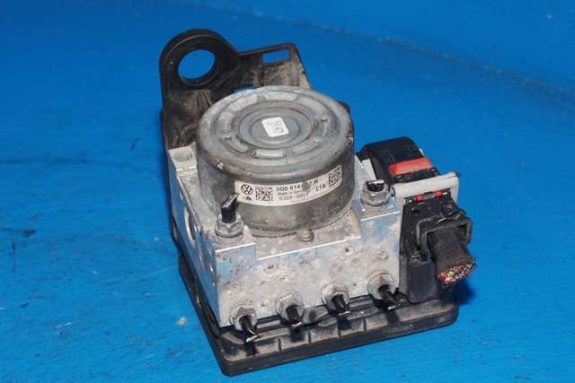ABS sentral til VW Golf VII, 2012-2017 (Fase 1)  (VAG|5Q0 614 517 R)