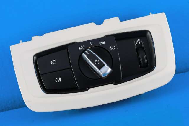 Bryter lys til BMW X5, 2013-2018 (F15) (F15) (BMW|6 824 888)