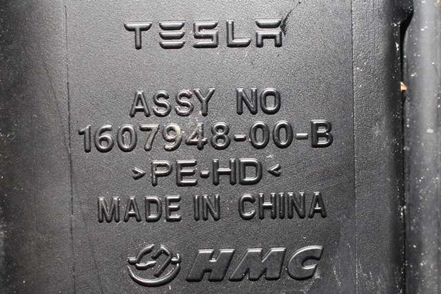 Spylertank foran til Tesla Model Y 2021-2024 (Type I) (TESLA|1607948-00-B|)