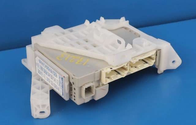 Sikringsboks til Toyota Prius 2009-2016 (Type III) (COMBI) (COMBI) (TOYOTA|82730-47450-A|)
