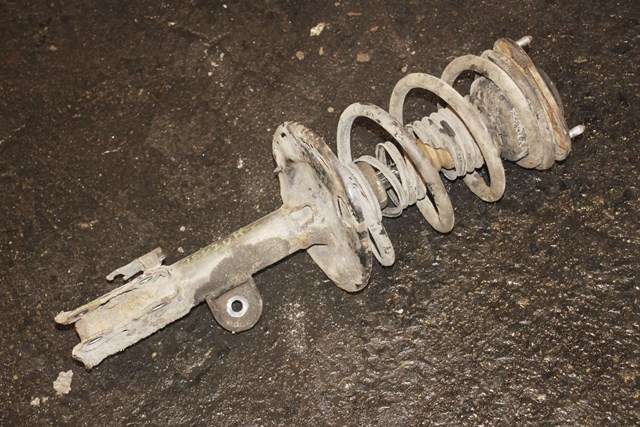 Fjærbein høyre foran til Toyota RAV4, 2009-2013 (Type III, Fase 2)