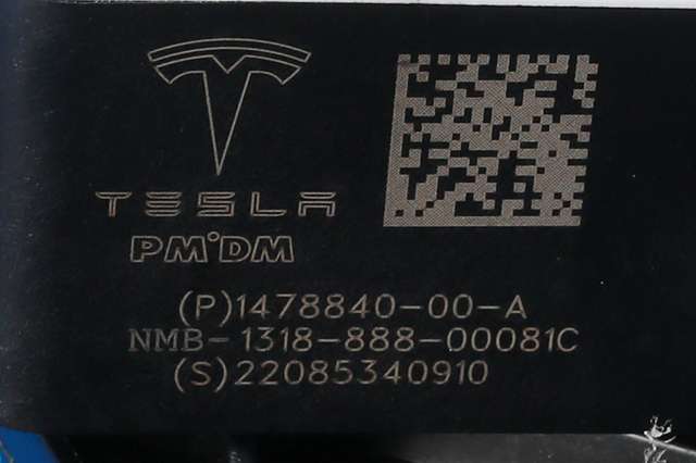 Ladeluke karosseri elbil til Tesla Model Y 2021-2024 (Type I)  (TESLA|1505514-00-D|)