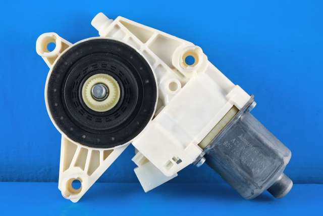 Ruteheis, kun motor, venstre bak til Mercedes C-Klasse 2011-2014 (Fase 2) (W204) (W204) (BOSCH|0 130 822 505|A 204 820 05 42|)