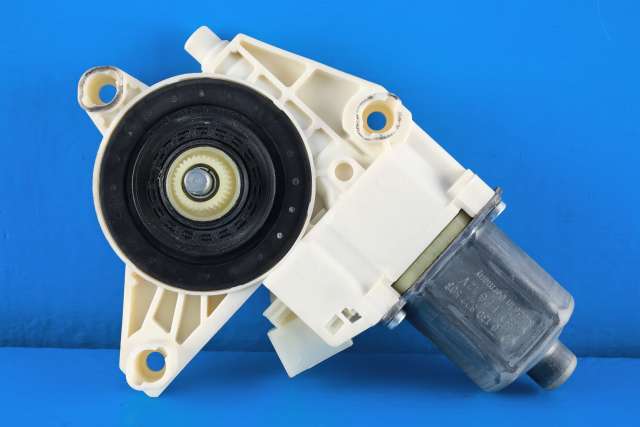 Ruteheis, kun motor, venstre foran til Mercedes C-Klasse 2011-2014 (Fase 2) (W204) (W204) (BOSCH|0 130 822 503|A 204 820 01 42|)
