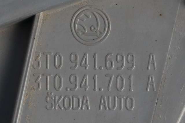 Tåkelykt venstre foran til Škoda Superb 2008-2015 (Type II)  (VAG|3T0 941 699 A|)