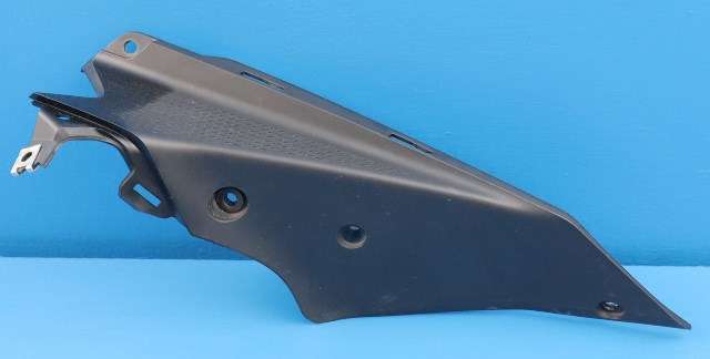 MC, Deksel, side venstre til MC KTM 390 Duke, 2013-->>  (KTM|JP181701)