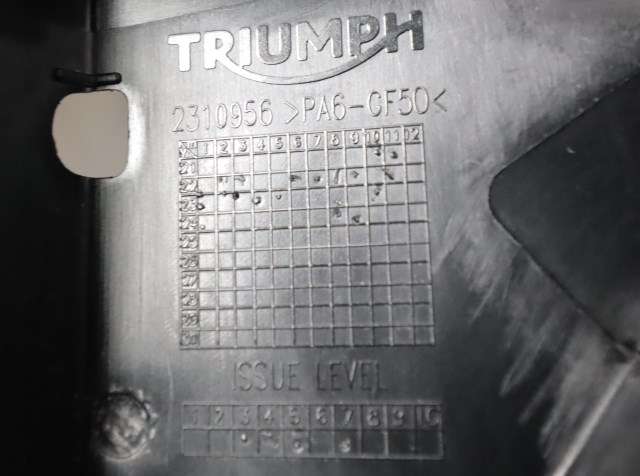 MC, Deksel, side høyre til MC Triumph Street Triple 2018-->> (Type III)  (TRIUMPH|2310956|)
