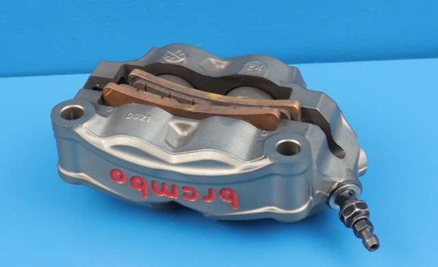 MC, Bremsecalipp foran venstre til MC Triumph Street Triple 2018-->> (Type III)  (BREMBO|)