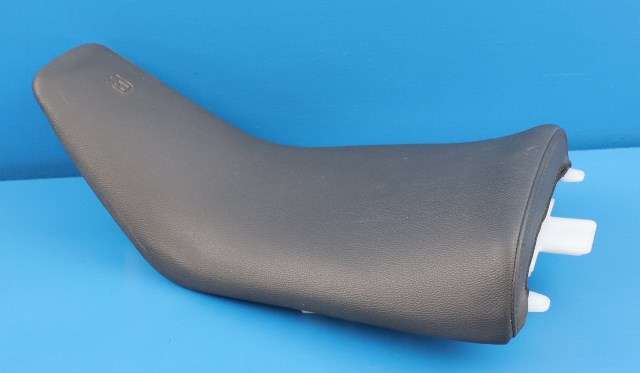 MC, Sal/sete, fremre til MC Husqvarna Svartpilen 125, 0-->>  