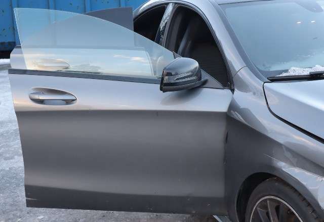 Dør høyre foran til Mercedes CLA, 2013-2019 (C117) (C117) 
