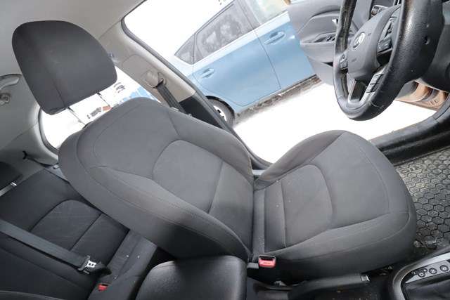 Sete foran venstre til Kia Rio, 2011-2017 Type III  