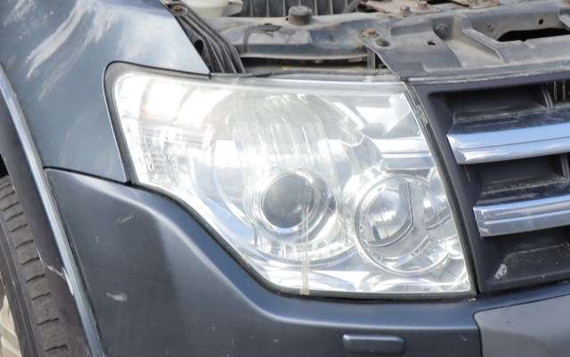 Frontlykt høyre xenon til Mitsubishi Pajero, 2007-2016 (Type IV, Fase 1)  
