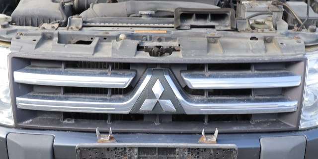 Grill til Mitsubishi Pajero, 2007-2016 (Type IV, Fase 1)  