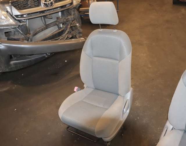 Sete foran venstre til Toyota Hilux, 2006-2011