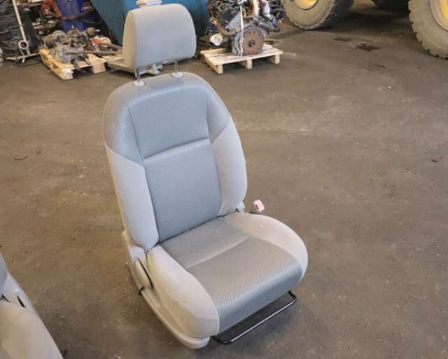Sete foran høyre til Toyota Hilux, 2006-2011
