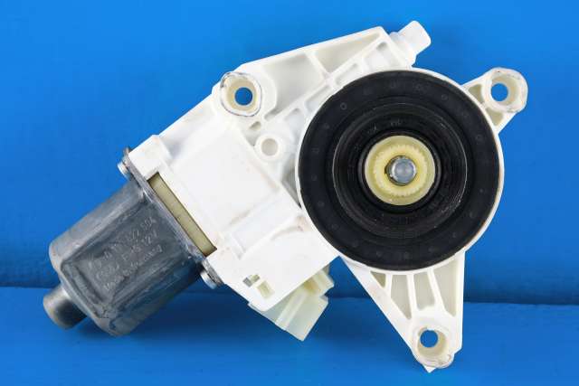 Ruteheis, kun motor, høyre bak til Mercedes C-Klasse 2007-2011 (Fase 1) (W204) (W204) (BOSCH|0 130 822 504|A 204 820 06 42|)
