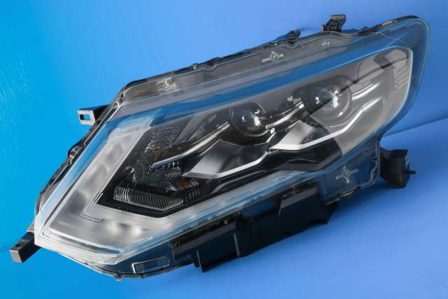 Frontlykt venstre halogen til Nissan X-Trail, 2014-2022 (T32) (T32) 