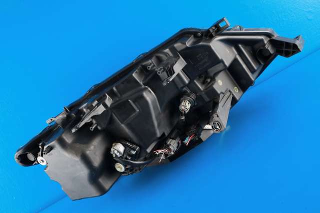 Frontlykt venstre halogen til Nissan X-Trail 2014-2022 (T32) (T32)