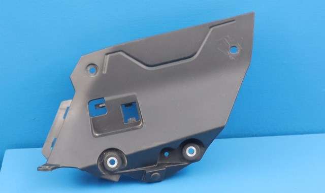 MC, Deksel, side venstre til MC Yamaha MT-09 2014-2016 (Naked) (Naked) (YAMAHA|1RC-2172E-00|)