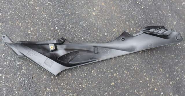 MC, Deksel, side venstre til MC BMW S1000 R 2014-->> (Naked) (Naked) (BMW|46.63-8 551 925|)
