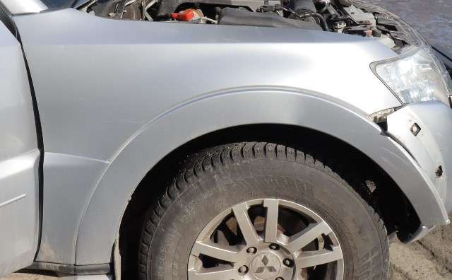 Skjerm høyre foran til Mitsubishi Pajero, 2007-2016 (Type IV, Fase 1)  
