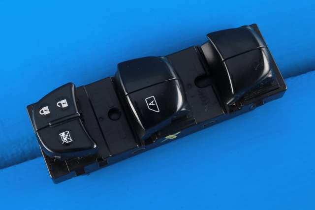 Bryter ruteheis førerdørspanel til Nissan Qashqai, 2014-2021 (Type II)  