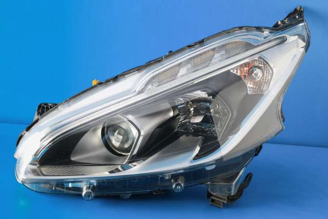 Frontlykt venstre halogen til Peugeot 208 2012-2019 (Type I) (PEUGEOT|98 108057 80|)