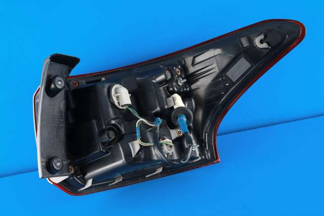 Baklykt venstre til Mitsubishi Outlander 2015-->> (Type III, Fase 2)