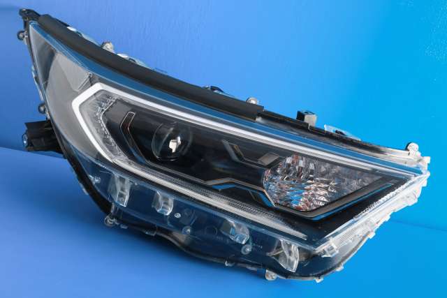 Frontlykt høyre halogen til Toyota RAV4, 2019-->> (Type V)  