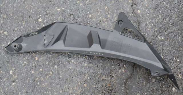 MC, Deksel, side venstre til MC BMW S1000 R 2014-->> (Naked) (Naked) (BMW|46.63-8 560 329|)