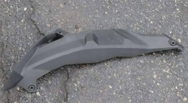 MC, Deksel, side venstre til MC BMW S1000 R 2014-->> (Naked) (Naked) (BMW|46.63-8 560 329|)