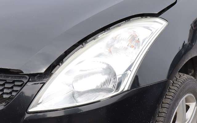 Frontlykt venstre halogen til Suzuki Swift, 2011-2017