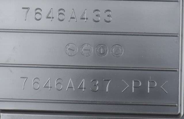 Bagasjerom teppe/gulvplate til Mitsubishi Outlander 2015-->> (Type III, Fase 2)  (MITSUBISHI|7646A433|)