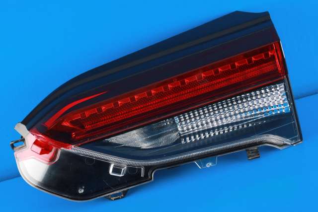 Baklykt høyre indre til Toyota RAV4, 2019-->> (Type V)  (TOYOTA|81580-42151)