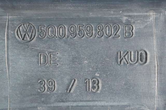 Ruteheis, kun motor, høyre foran til Škoda Octavia 2013-2016 (Type III, Fase 1)  (BOSCH|0 130 822 716|5Q0 959 802 B|)