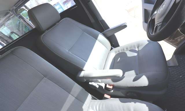 Sete foran venstre til VW Transporter / Caravelle, 2009-2015 (Fase 2) (T5) (T5) 