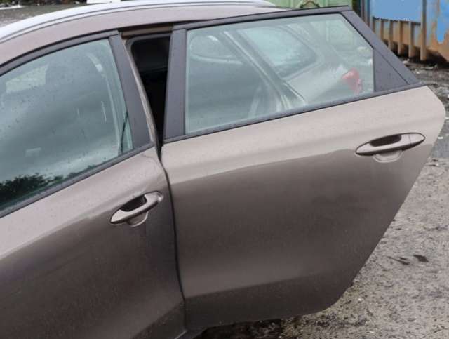 Dør venstre bak til Kia Cee