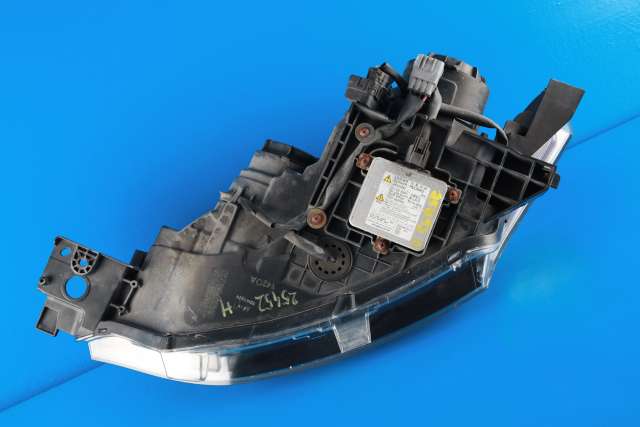 Frontlykt høyre xenon til Mitsubishi Outlander 2012-2015 (Type III, Fase 1) (MITSUBISHI|8301C204|)